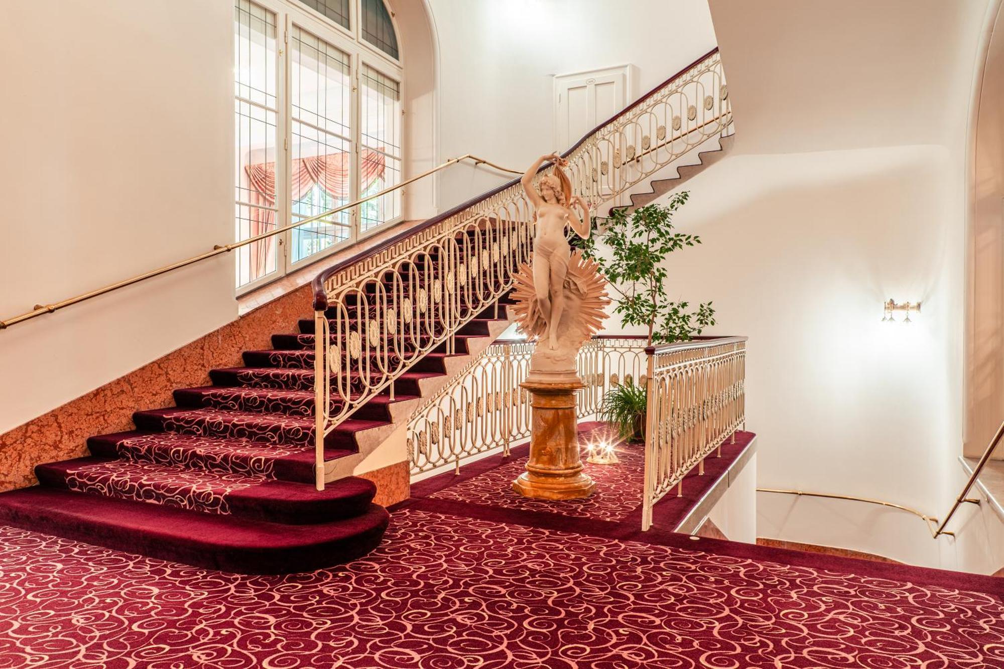 Hotel Radium Palace Яхимів Екстер'єр фото